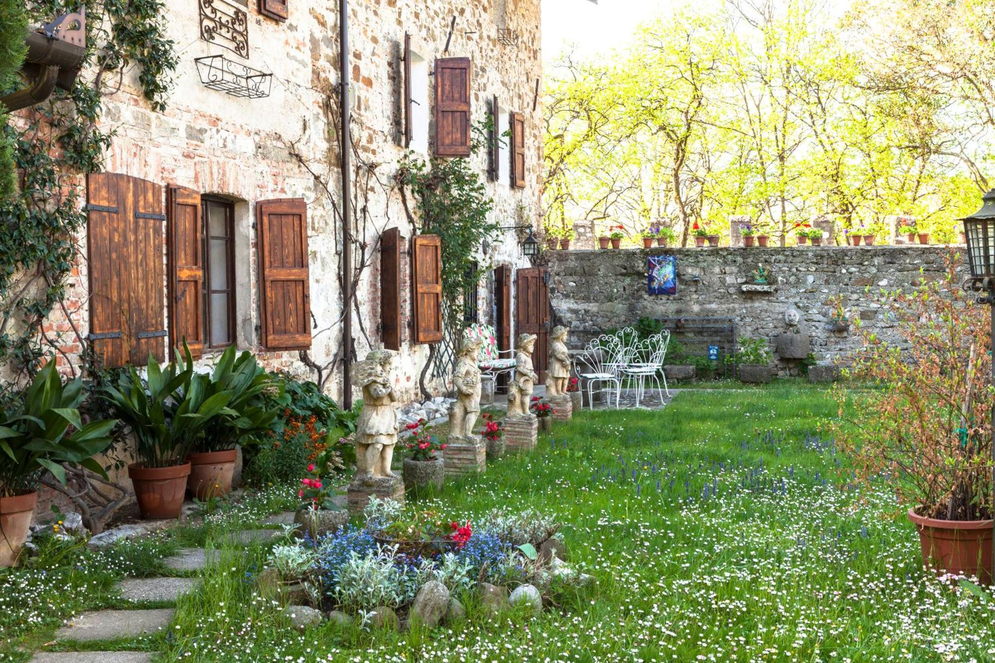 B&B La Casa Del Sole Manzano Екстериор снимка