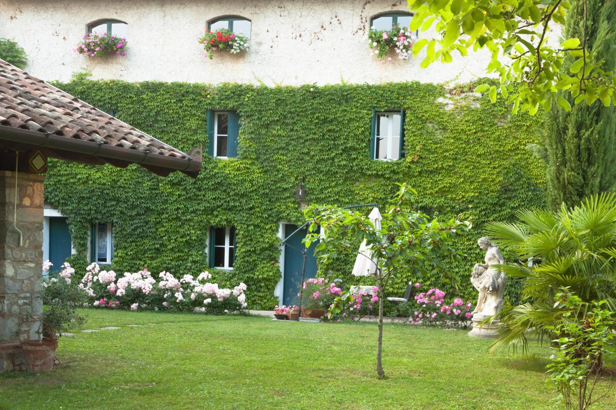 B&B La Casa Del Sole Manzano Екстериор снимка