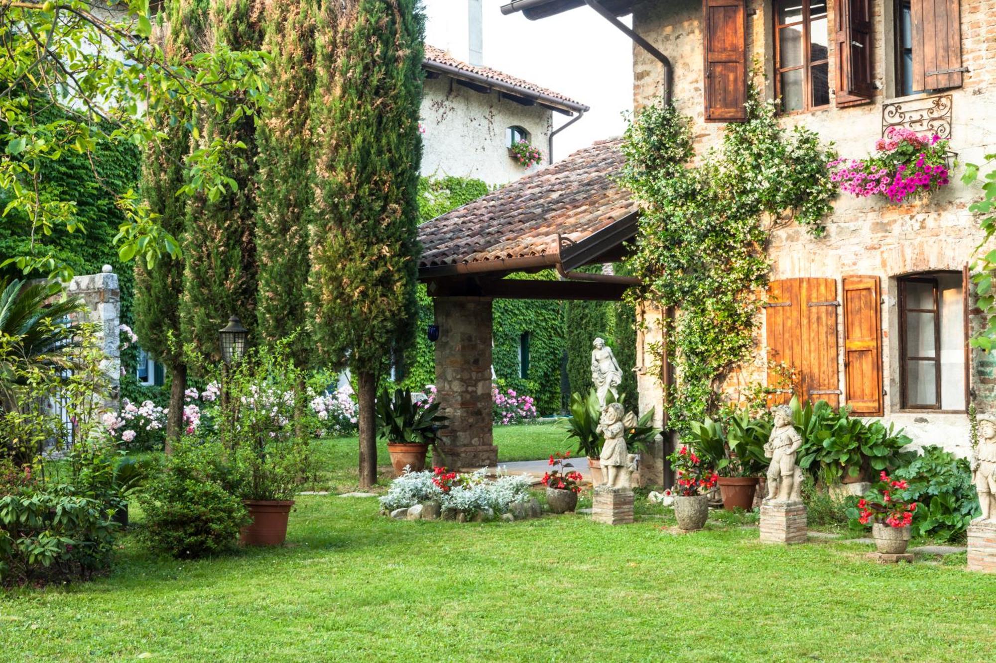 B&B La Casa Del Sole Manzano Екстериор снимка