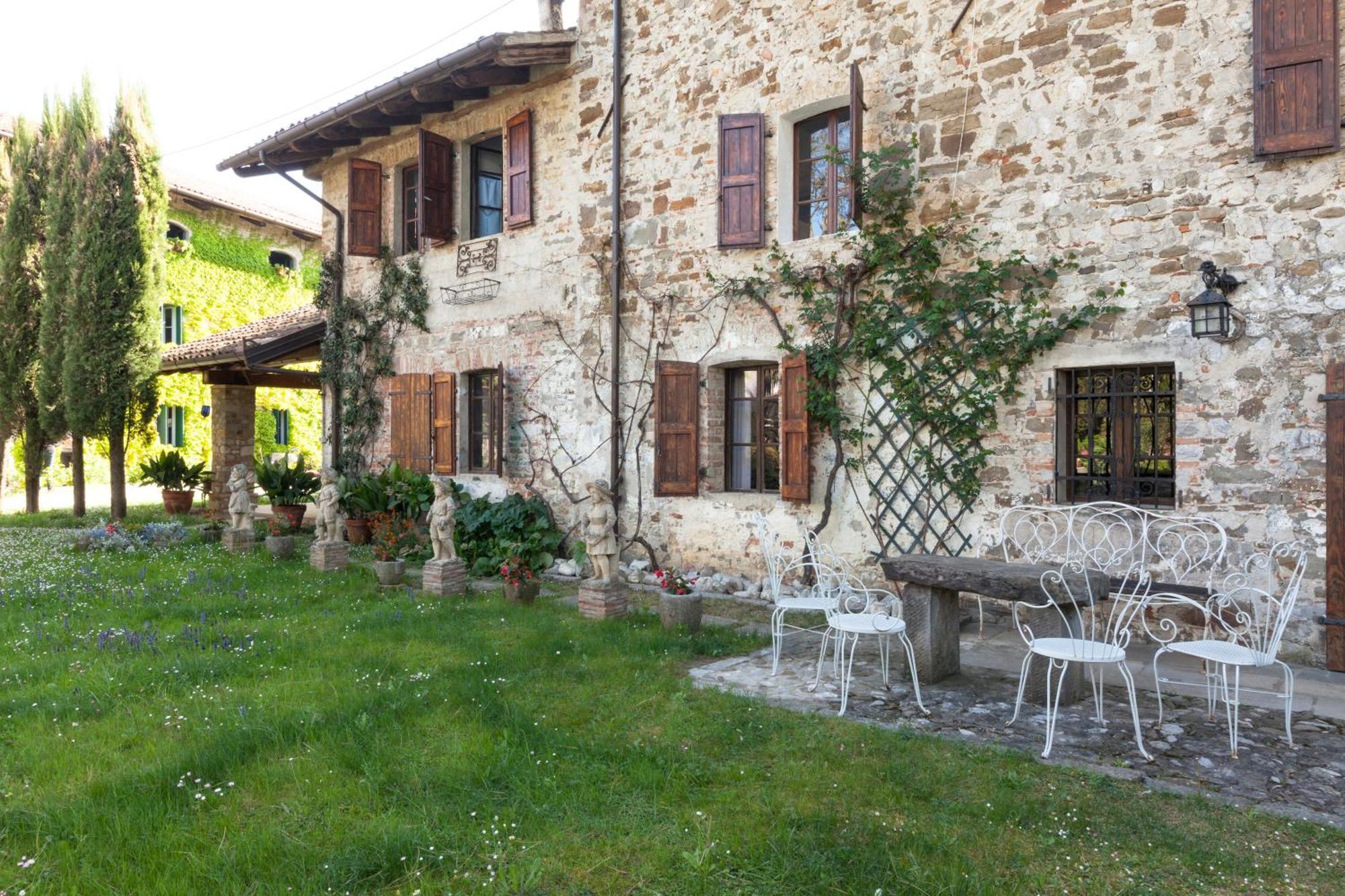 B&B La Casa Del Sole Manzano Екстериор снимка